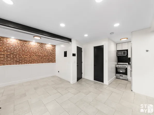 509 Vanburen Street image 3 of 6