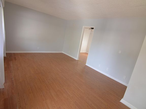 3rd image of 6830 Woodley Ave APT 8