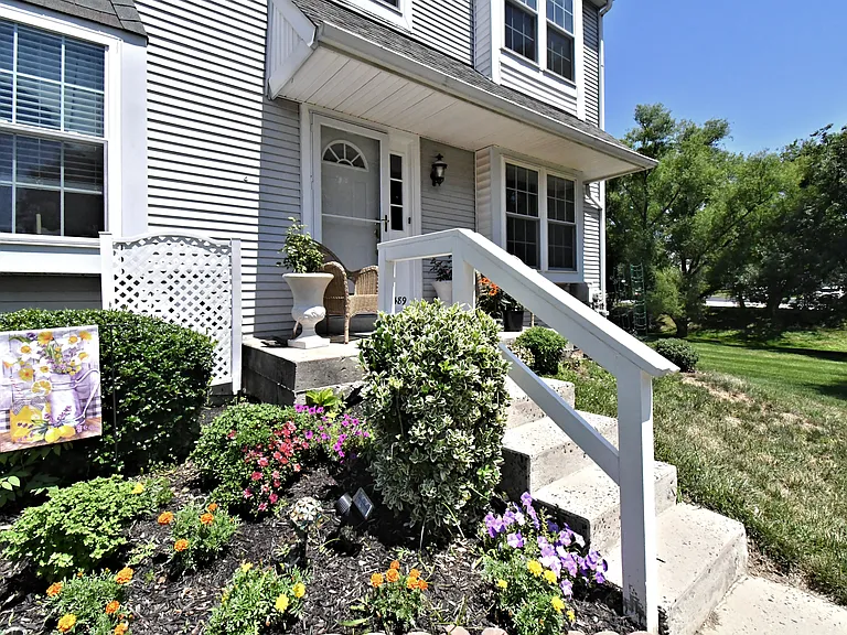 2489 Hillendale Dr — Photo 48