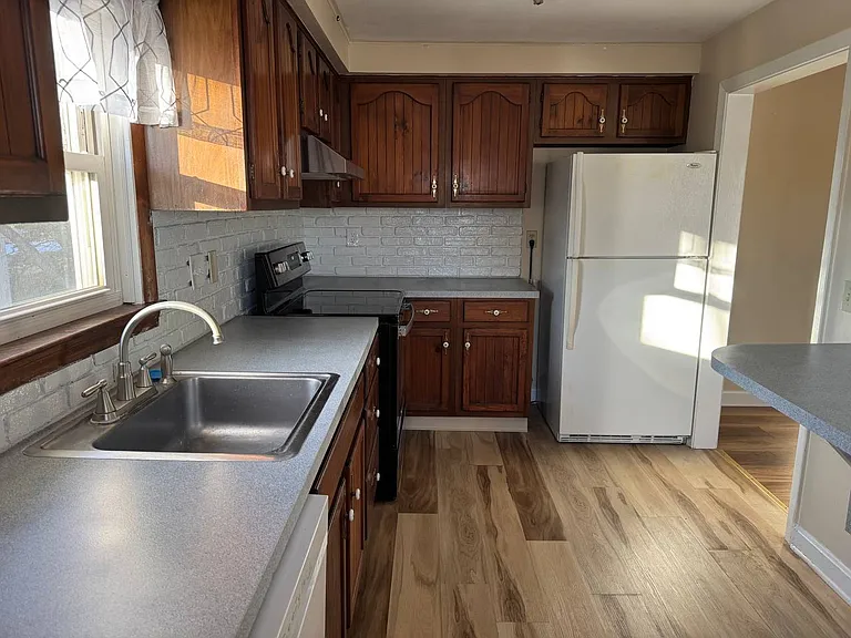 35 Birchland Ave #2 — Photo 13