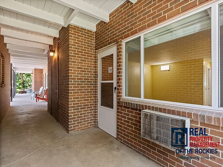 301 Peterson St #204 — Photo 4