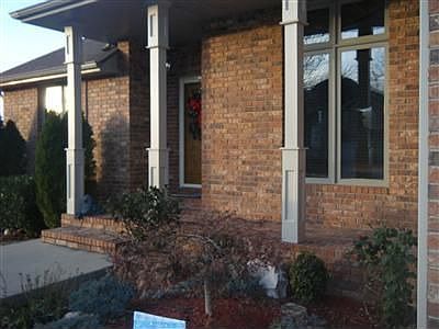 3rd image of 585 E Lakewood Pl