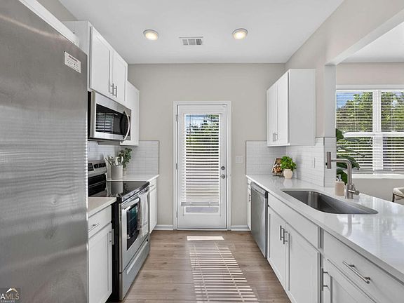 4th image of 124 Chastain Way