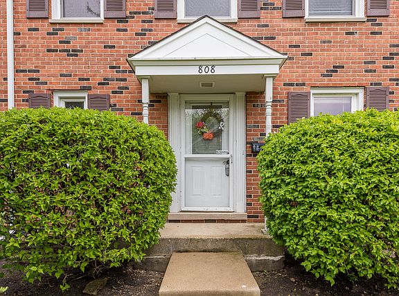2nd image of 808 Somerset Cir