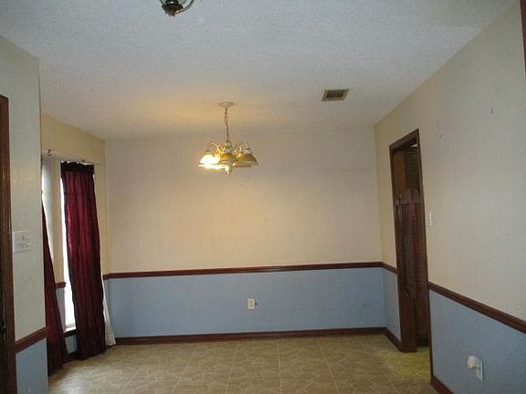 3rd image of 135 Ann St