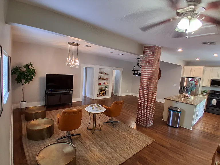 619 Cedar St — Photo 9