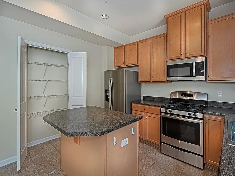 627 Edison Dr — Photo 4