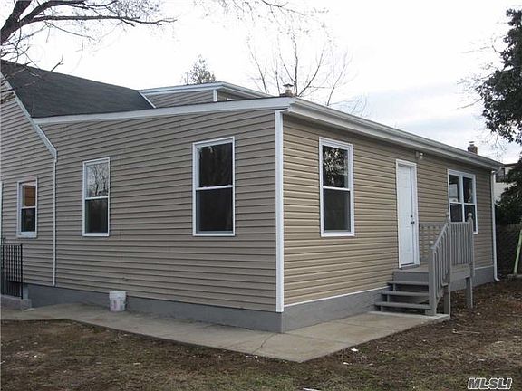 2nd image of 912 Susan Pl