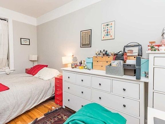 4th image of 2831 34th St APT 5