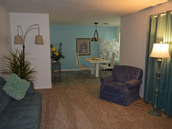2nd image of 405 Manor Dr