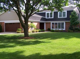 250 Fox Hunt Trl, Barrington, IL 60010