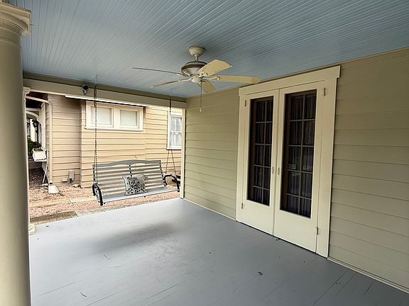 3rd image of 334 W Gramercy Pl
