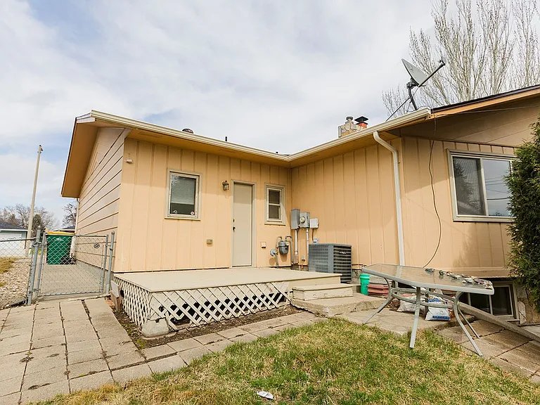 601 W Interstate Ave — Photo 47