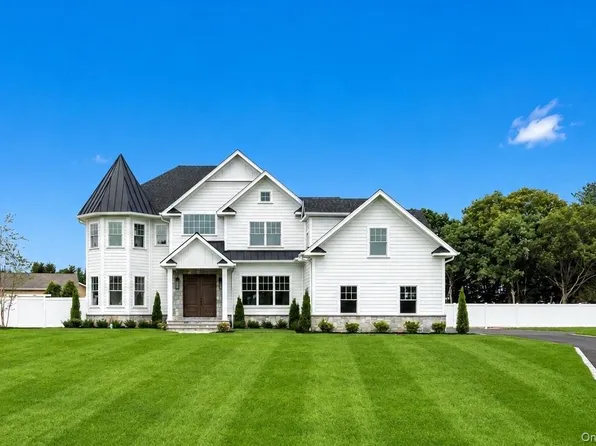 2 D'Amico Court, Melville, NY 11747