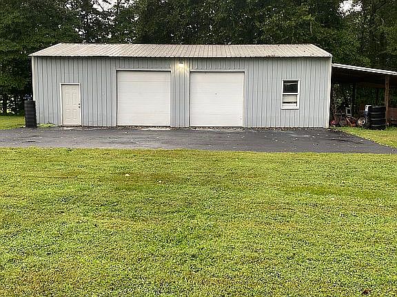 3rd image of 1725 Highway 581