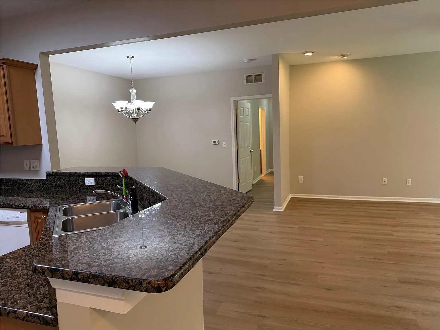 2 bed, 2.0 bath, 1490 sqft, $2,000 — Photo 4