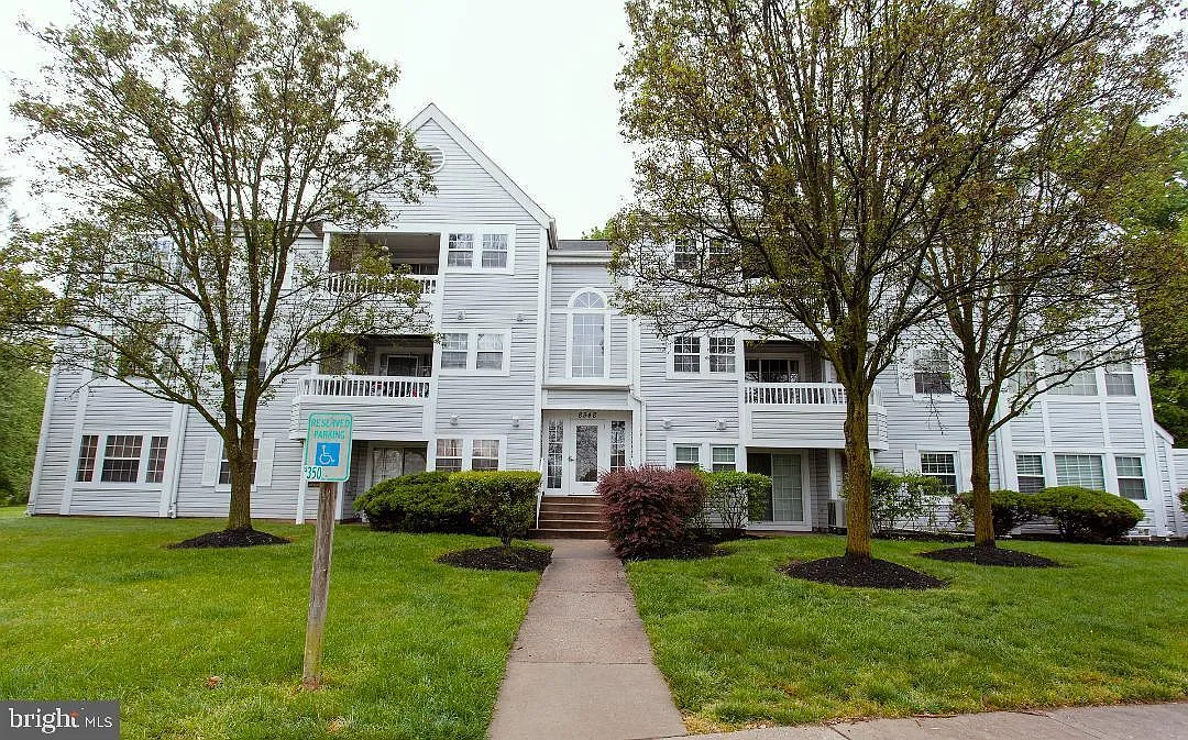 2 bed, 944 sqft, $1,900 — Photo 1