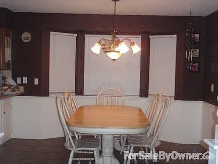 Dining : Lots of room!!