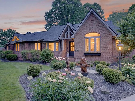 2nd image of 1034 Old Harper Rd