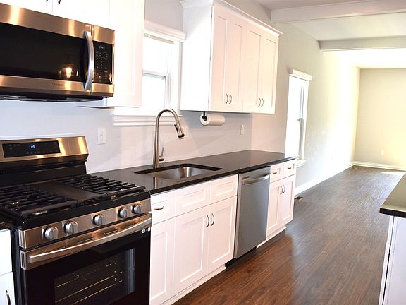 3rd image of 47050 Brookview Dr