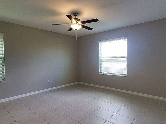 5th image of 1038 Royal Empress Dr