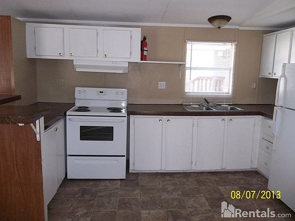 3rd image of 301 Modene St Trailer 39