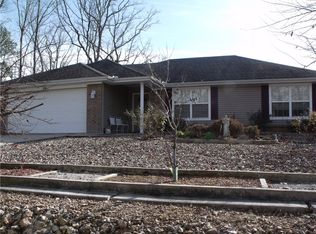 19 Lyndhurst Dr, Bella Vista, AR 72714