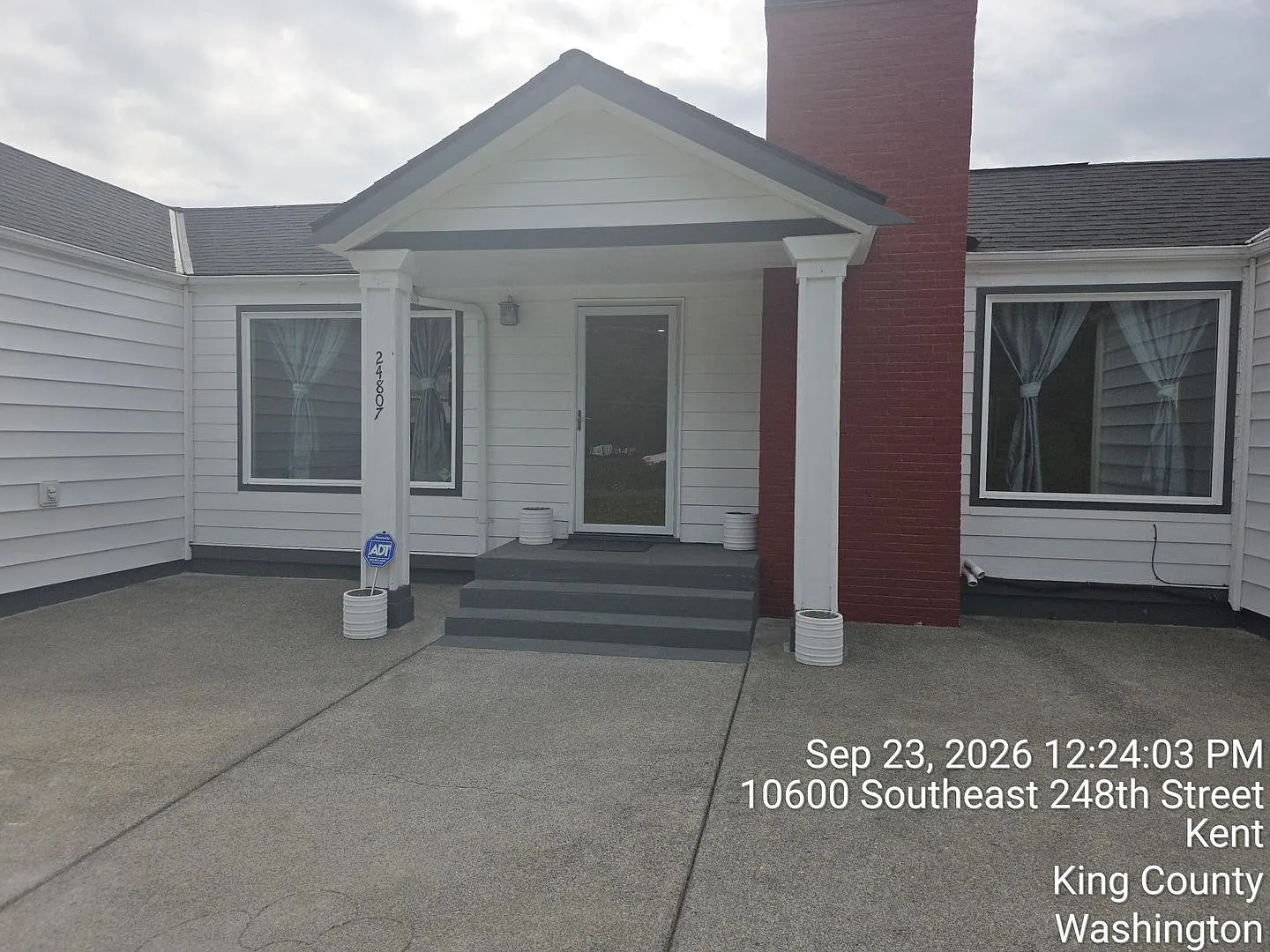 Large, Light and bright 3 bedroom home, 2 bathrooms, corner lot rambler on Kent's East Hill -RENT... — Photo 2