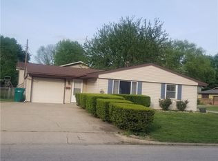 3604 Hummingbird Dr, Decatur, IL 62526