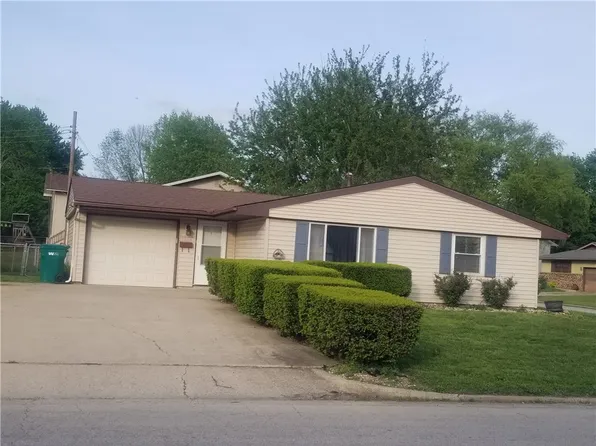 3604 Hummingbird Dr, Decatur, IL 62526