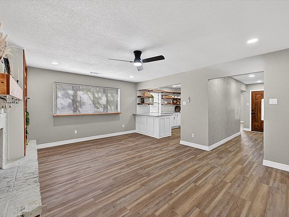 5th image of 9510 Crestshire Dr
