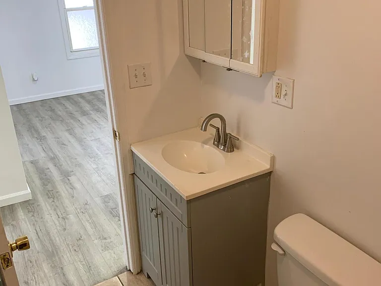 404 Railroad Ave — Photo 11