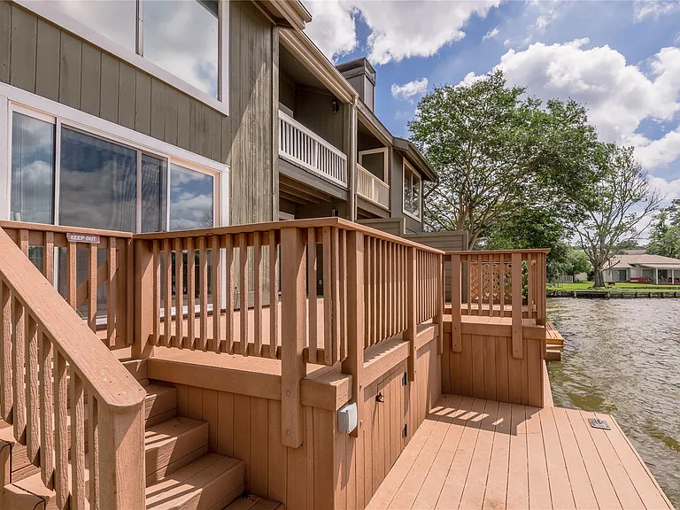 208 Waters Edge — Photo 2