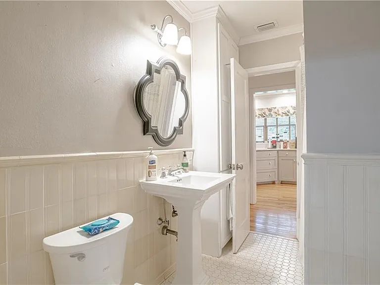 324 Dalewood Dr — Photo 16