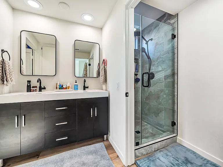 10231 Independence Ave — Photo 27