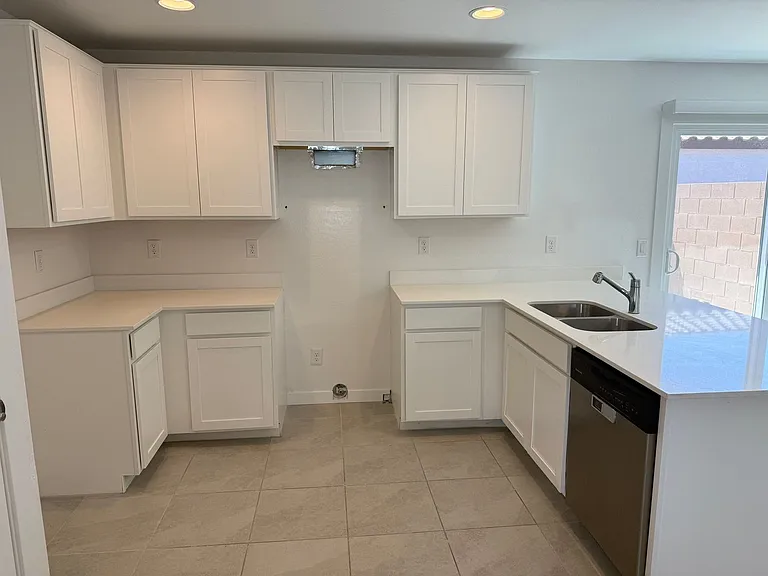36605 W Mondragone Ln — Photo 24