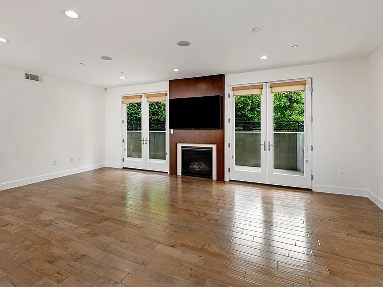 1304 Roxbury Dr #103 — Photo 5