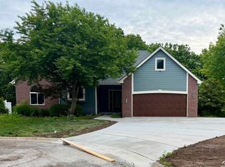 604 Prescott Dr, Lawrence, KS 66049