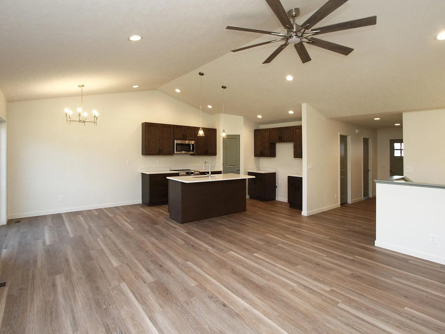 5 bed, 2680 sqft, $3,500 — Photo 2