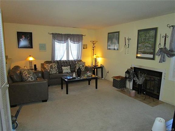 2nd image of 1106 Nutmeg Dr