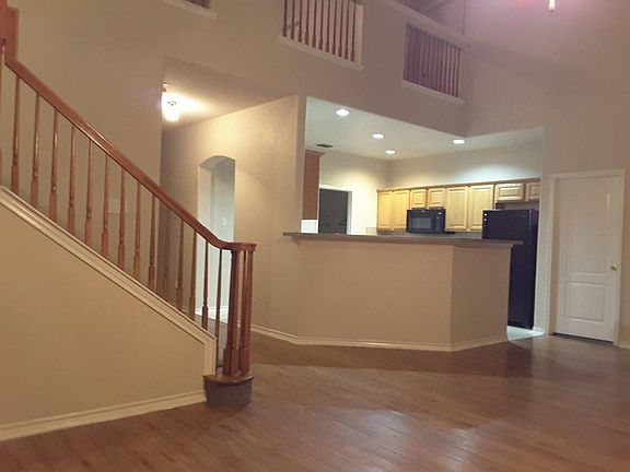 4th image of 139 Globe Ave