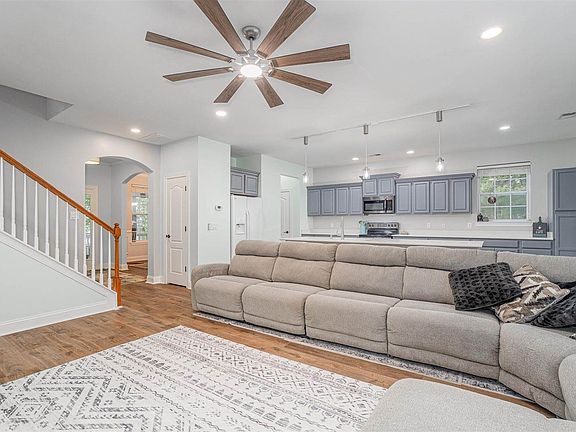5th image of 104 Tolbert St