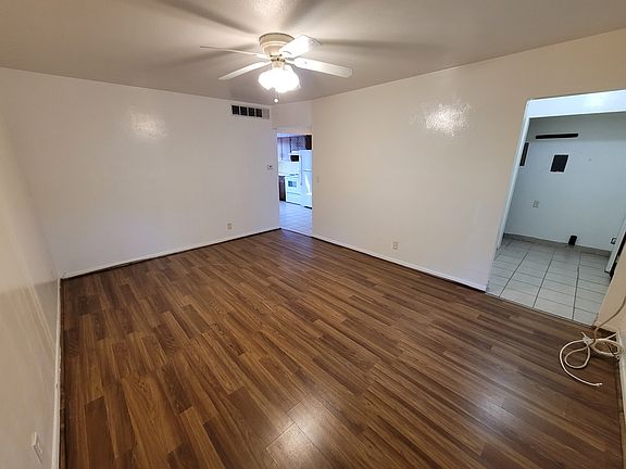 2nd image of 901 Butternut Dr #11