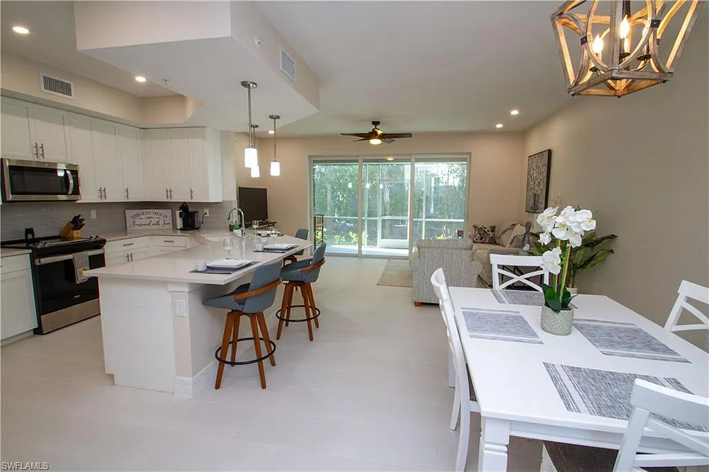 3 bed, 2.0 bath, 1537 sqft, $7,200 — Photo 2