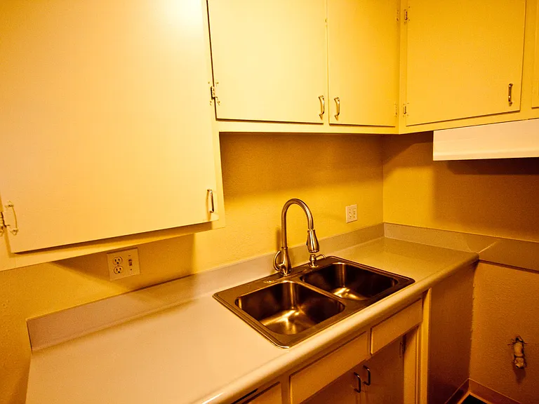 University Village Apartments — Photo 13