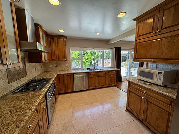 3rd image of 2725 N Cabot Ct