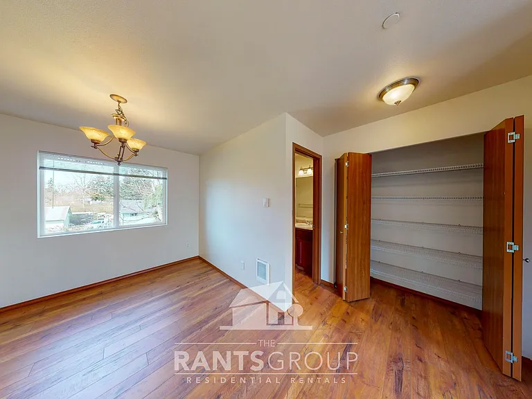 Crystal Springs Apartments — Photo 12