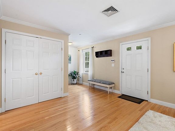 4th image of 10 Pomeworth St Unit K