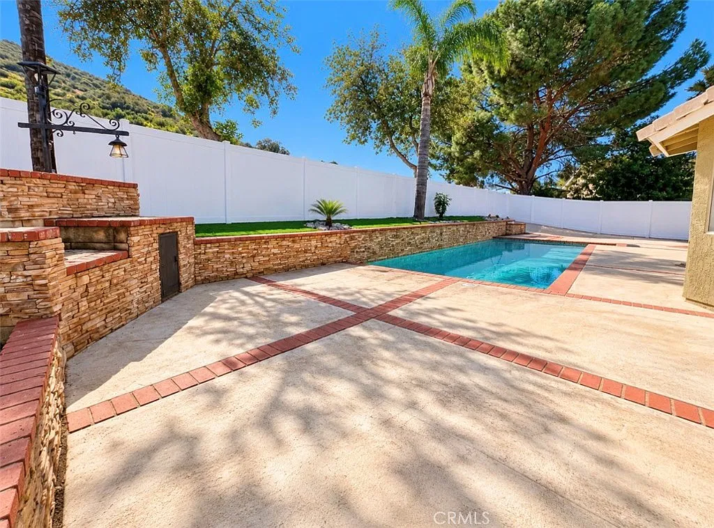 3 bed, 2.5 bath, 1768 sqft, $3,300 — Photo 2