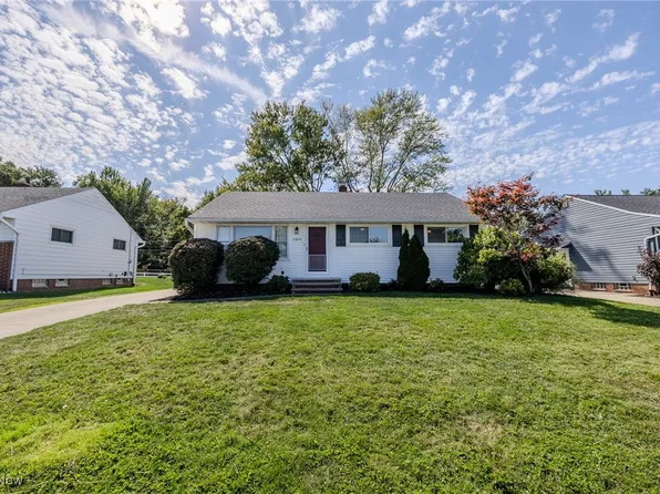 2360 Stanford Dr, Wickliffe, OH 44092